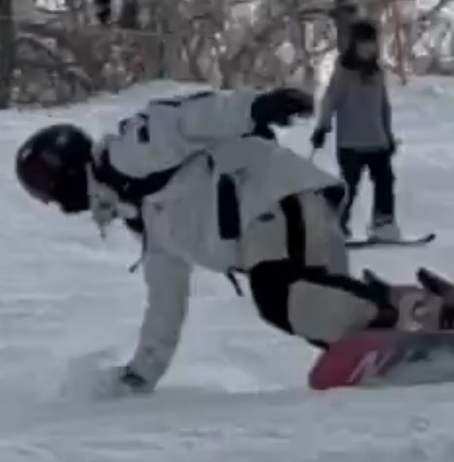 Hua Chen skiing